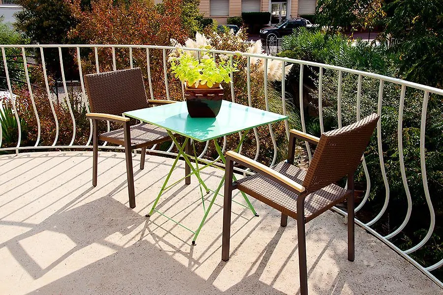 Appartement D Artiste Hyères 0*,  Francia