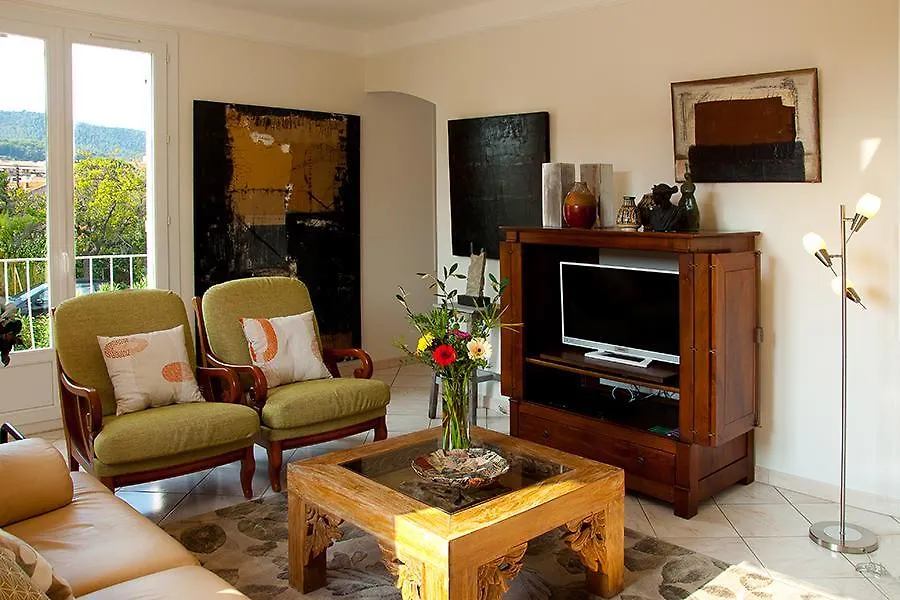 Appartement D Artiste Hyeres Apartment